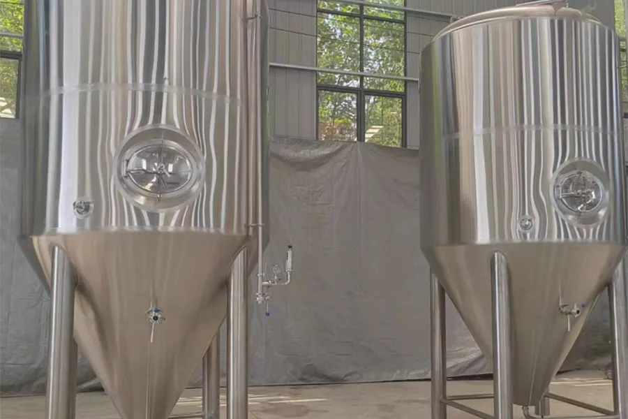 Commercial Beer Fermentation Tank